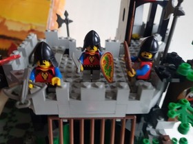 LEGO 6082 Fire Breathing Fortress Dragon Knights Castle incl box & instructions