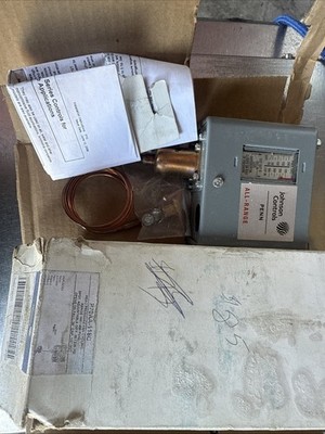 Johnson Controls P70AA-118C New Old Stock FREE SHIPPING