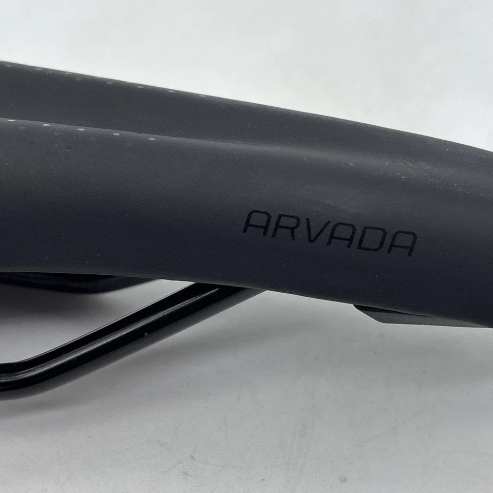 Bontrager Arvada 马鞍黑色 270 毫米 By 138 毫米 非常好的自行车座椅 — 第 3/4 张图片