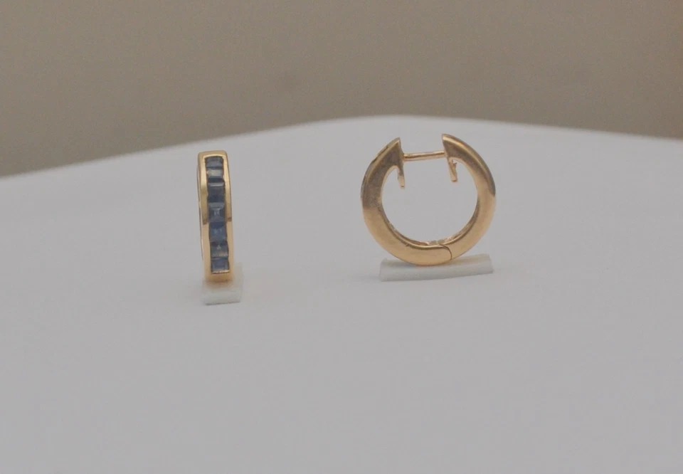 14K 黄金 Huggie 环状耳环 二手 蓝色蓝宝石通道套装 4.3 克 E2 — 第 3/4 张图片