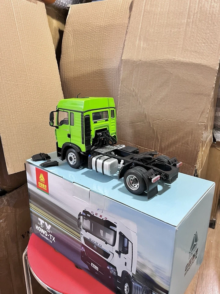 1:24 Scale Howo Two Axes Day Cab Semi Truck Tractor Green Diecast Model Car - Image 2 of 4