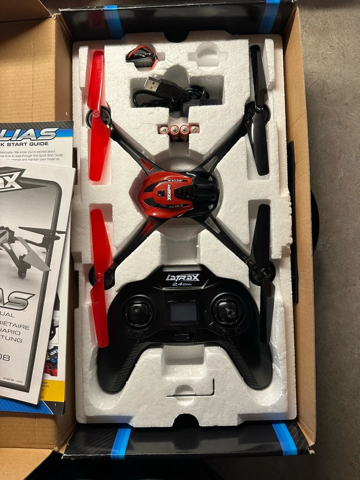 TRAXXAS ALIAS HIGH PERFORMANCE QUADCOPTER ,2 BATTERIES, 2 CHARGERS Extras - Image 4 of 4