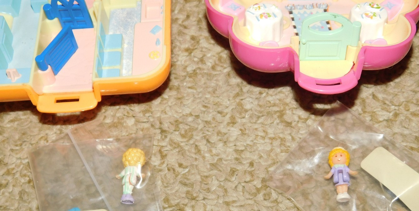 VINTAGE LOT OF 4 BLUEBIRD Polly Pocket Sets w/ Figures compacts 1989-90