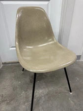 Herman Miller Eames Fiberglass Chair (Please Read The Description) - Ships To 48