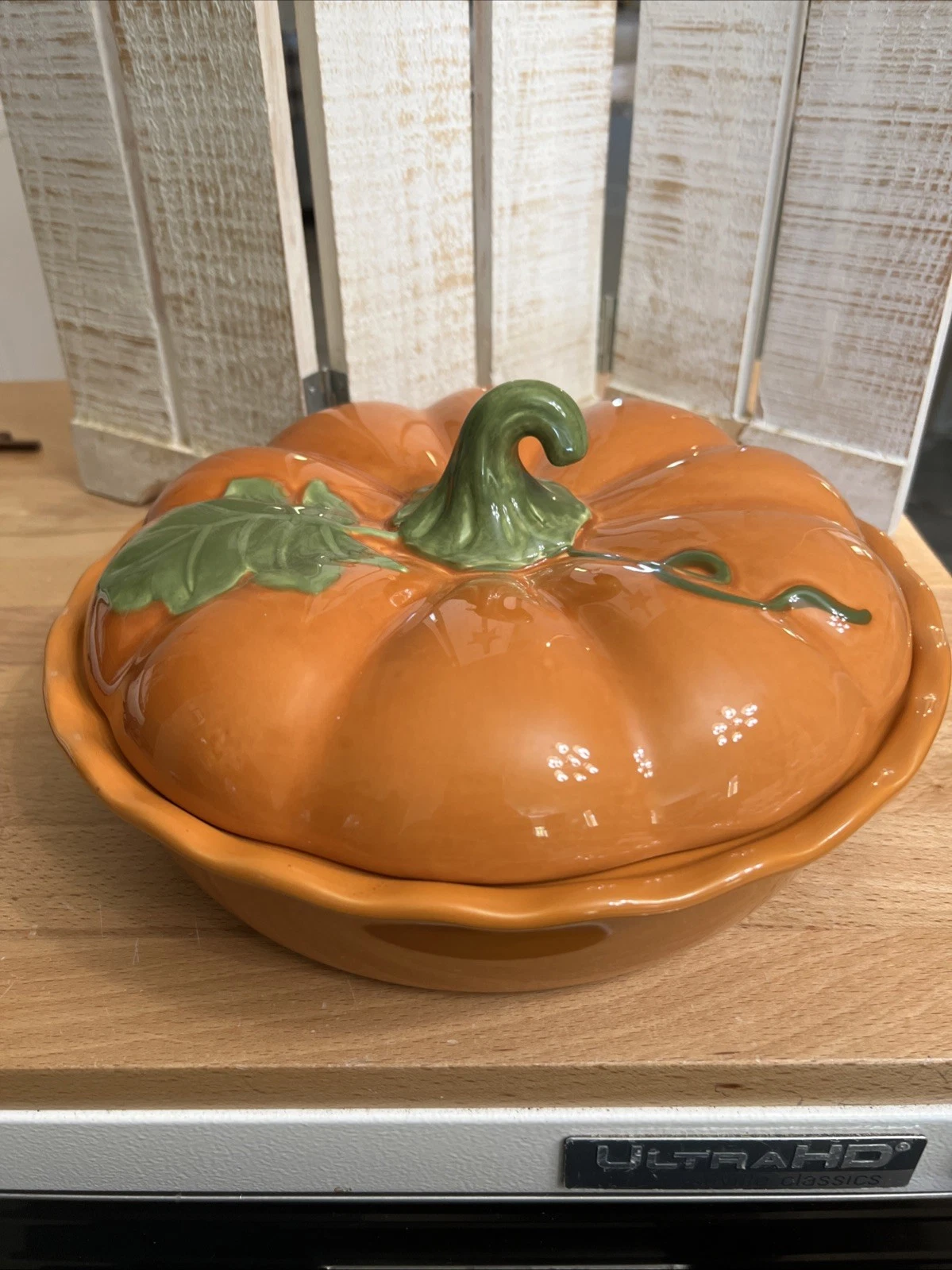 Better Homes and Gardens Ceramic Pumpkin Pie 10” Covered Baking Dish Beautiful
Opens in a new window