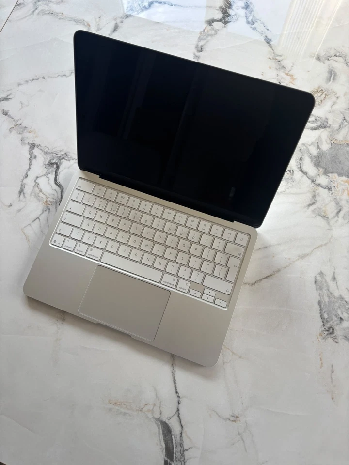 MINT! Apple MacBook Neo 256GB - Silver - 11 Battery Cycles Warranty, photo 4 of 5
