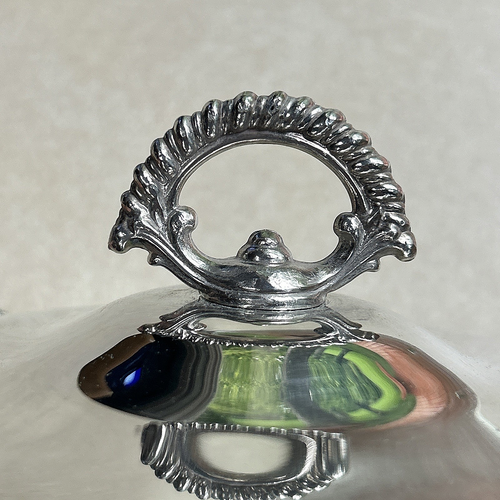 Vintage International Silver large covered dish w pyrex dish insert, never used - Picture 5 of 8