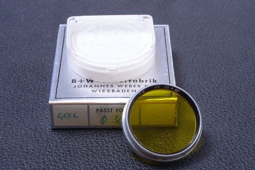 ✅ B & W SCHNEIDER YELLOW 3X 30MM FILTER GENUINE LENS OR CAMERA PUSH BOXED 103-2 - Picture 1 of 2