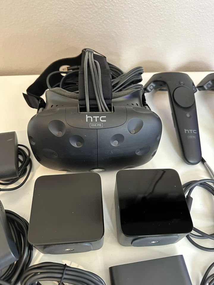 HTC Vive VR Headset Complete Set Full Kit System Steam VR PC Virtual Reality - Image 2 of 4