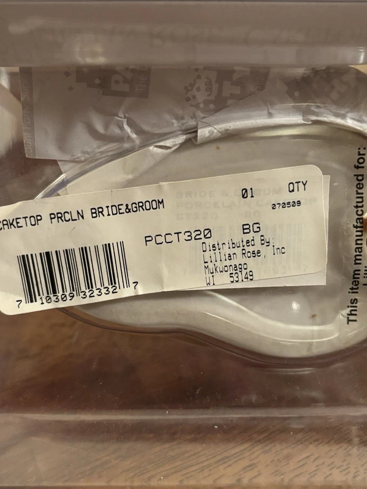 Decoración de pastel de porcelana Lilian Rose. Pastel de boda/aniversario. Foto 4 de 4