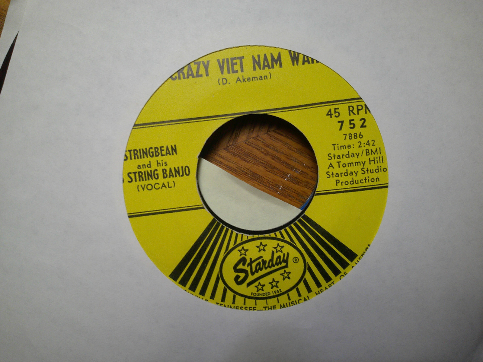 STARDAY 45 RECORD/STRINGBEAN/CRAZY VIETNAM WAR/HEY OLD MAN CAN YOU PLAY