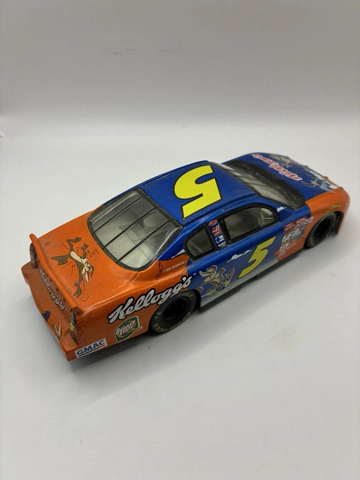 Terry Labonte #5 Kellogg’s 2001 Looney Tunes Rematch 1/24 - Image 2 of 2