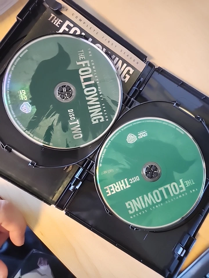 The Following: The Complete First Season (DVD, 2014, 4-Disc Set) - Image 4 of 4