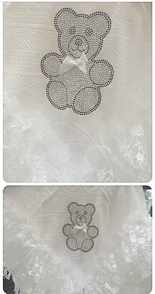 CHAL BEBÉ ROMANY - ROSA/AZUL/BLANCO ENCAJE/CINTA CON DISEÑO DE PELUCHE BLING Foto 2 de 3