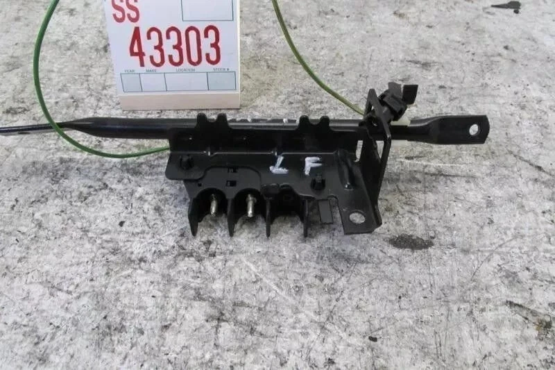 Terminal Signal Distribution Strip 190E 1992 MERCEDES Front Dash Socket Wire OEM - Image 2 of 4