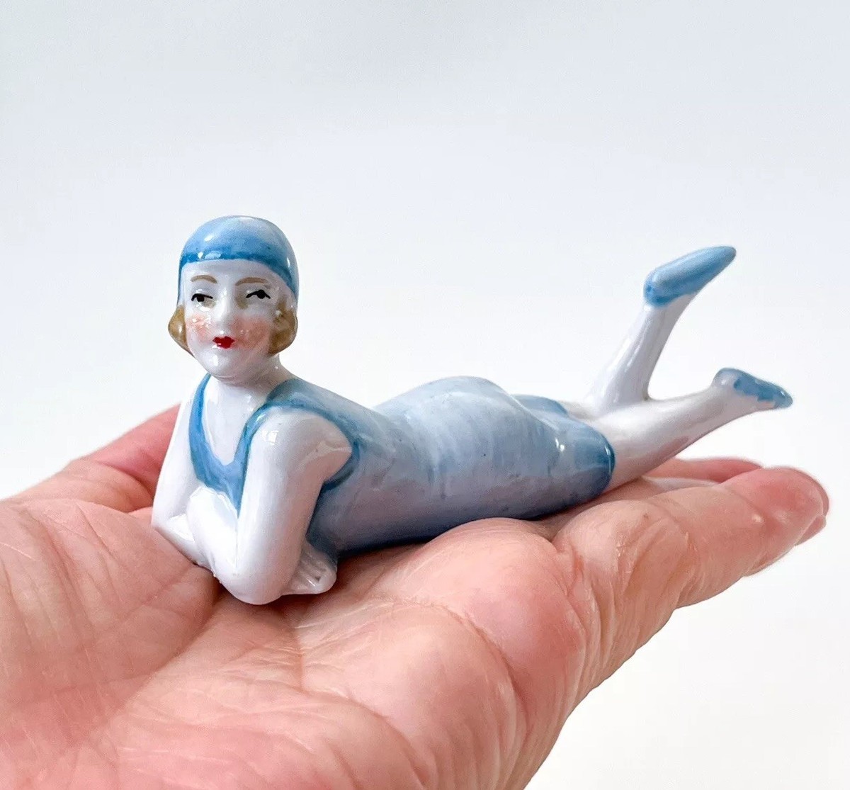 置物 Lady weird How French girls take a bath Lady weird How French girls take a bath