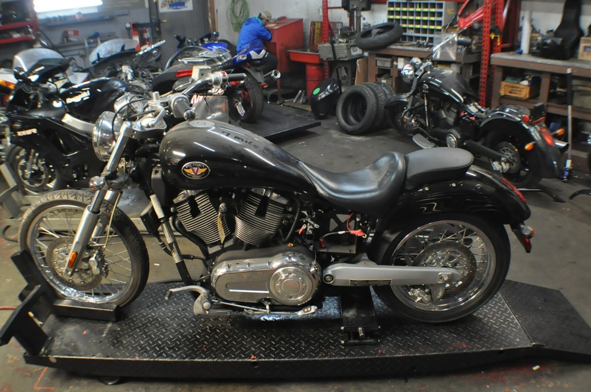 2004 04 Polaris Victory Kingpin Rear Wheel Axle and Spacers