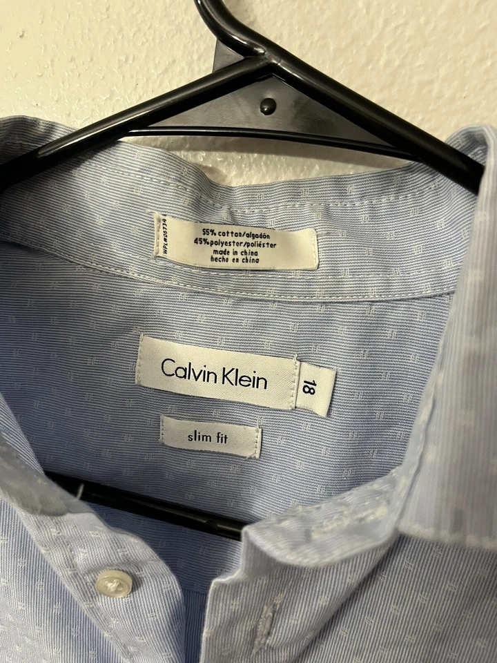 CAMISA DE PLUMÓN CON BOTONES AZUL SÓLIDO CALVIN KLEIN-TALLA 18 Foto 2 de 4