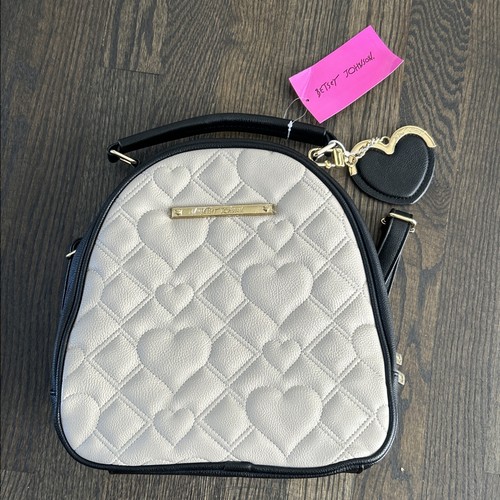 Nueva Mini Mochila Betsey Johnson Acolchada Corazones Cúpula Negra Crema Nueva con Etiquetas $78 - Imagen 1 de 8