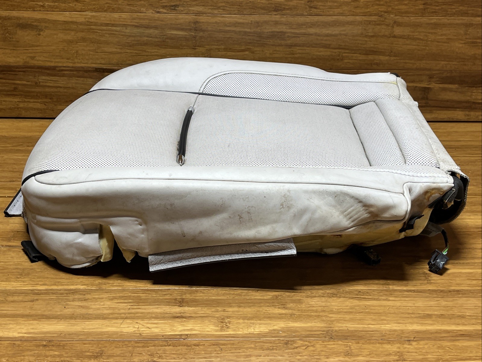 2017-2023 Rolls Royce Dawn RR6 Front Right Side Lower Seat Leather OEM NOTE