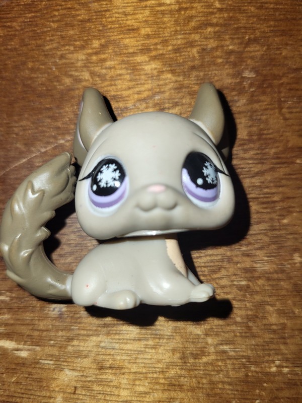 Littlest Pet Shop, Chinchilla #687, Gray ears, Purple Snowflake eyes, Hasbro