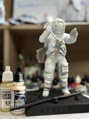 Apollo 17 Tribute Astronaut Figure   Unpainted Resin Model   18 cm