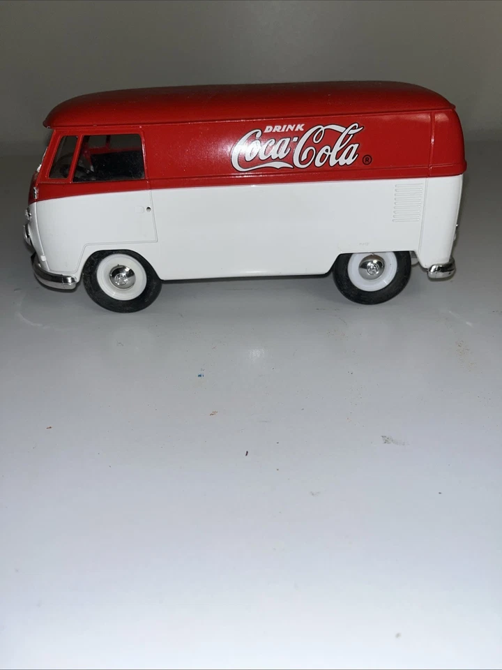 SOLIDO 1.18 VW COMBI (SPLIT WINDSCREEN) 1966 COCA-COLA DELIVERY VAN - Image 3 of 4