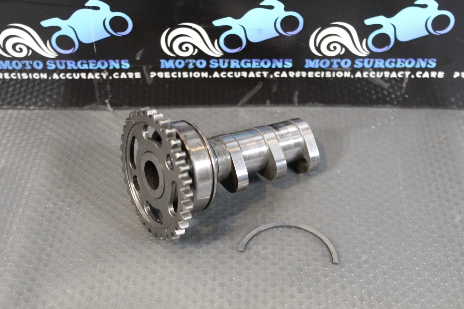 2005 OEM 01-09 YAMAHA YZ250F / 01-06 WR250F INTAKE CAM CAMSHAFT 5UL-12170-10-00 - product detail image 1