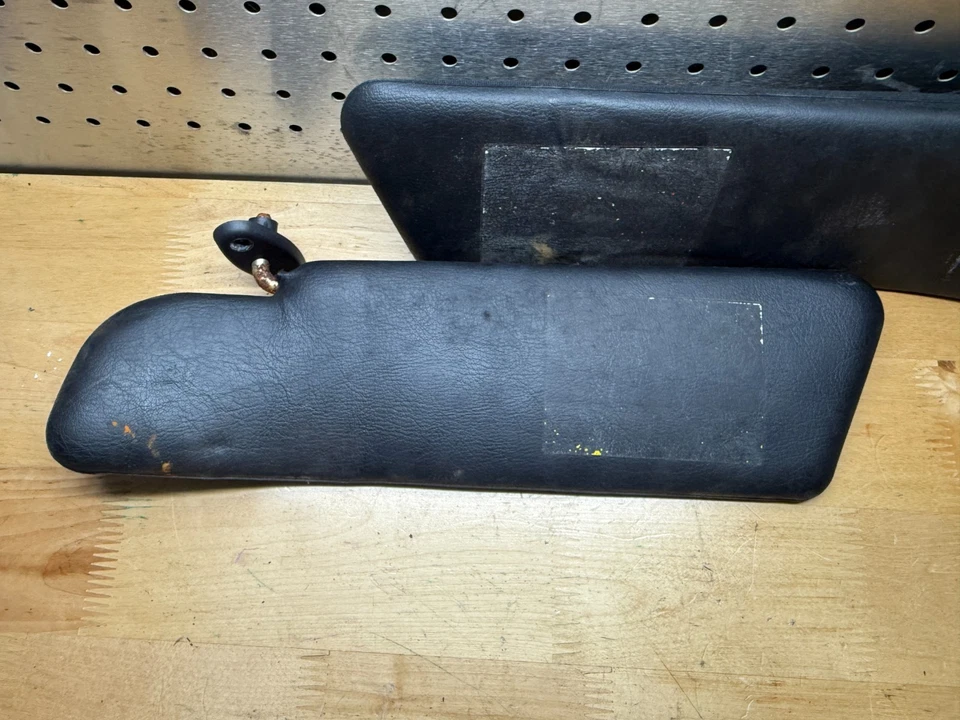 1999 - 2005 年马自达 Miata MX5 原始设备制造商黑色司机乘客遮阳板套装 NB 99-05 — 第 4/4 张图片