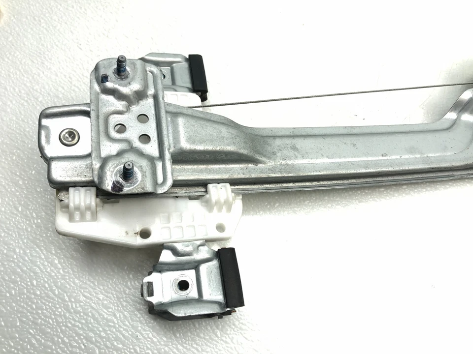 Chevrolet Tahoe 2015-2020 paso derecho puerta trasera regulador ventana con motor fabricante de equipos originales. Foto 3 de 4