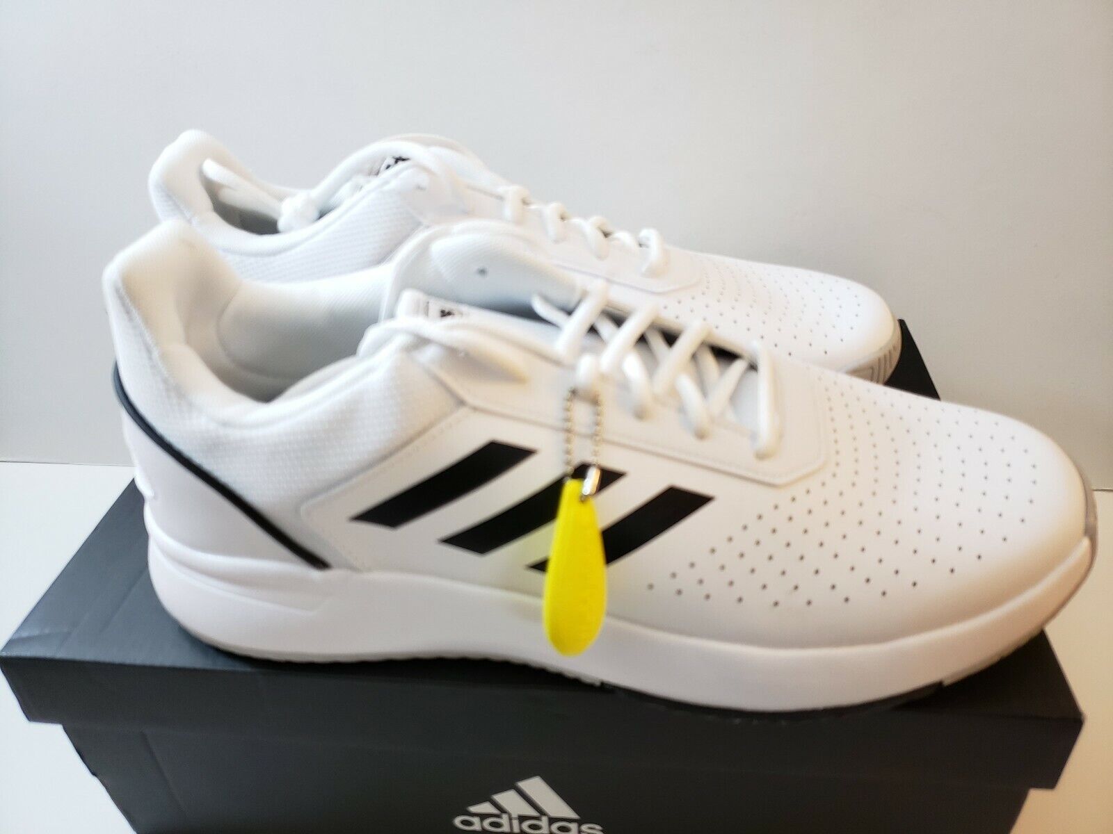 chaussure de tennis adidas courtsmash عالم الرياضة