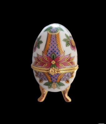 HAND-PAINTED PORCELAIN 3 LEGGED LIDDED EGG-SHAPED TRINKET BOX FLOWERS