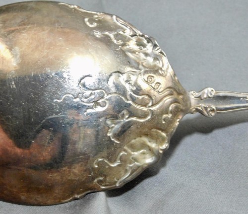 Beautiful 1847 Rogers Bros. A1 "Vintage" (Grapes) Silver plate Berry Spoon - Picture 6 of 6