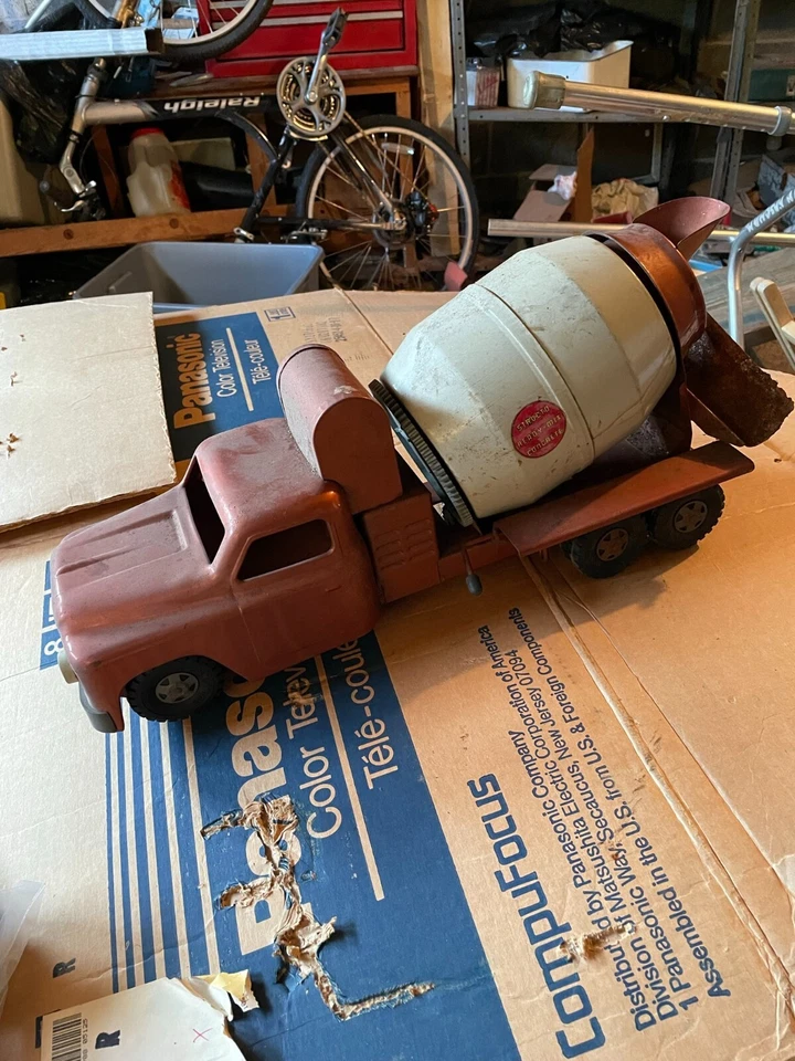 Camión mezclador de cemento concreto Structo de colección 10 ruedas listo para mezclar principios de los años 50 Dodge Foto 4 de 4