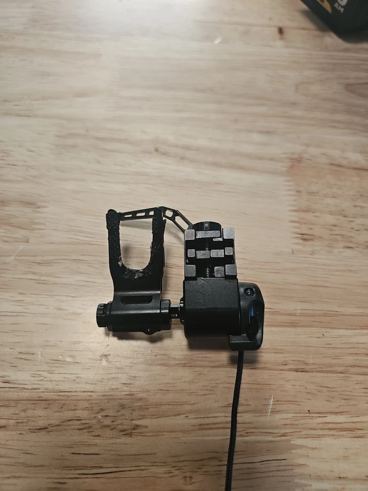 Mathews Ultrarest Integrate MX QAD- Black - Bow Rest- Left Hand Integrated - Image 2 of 4