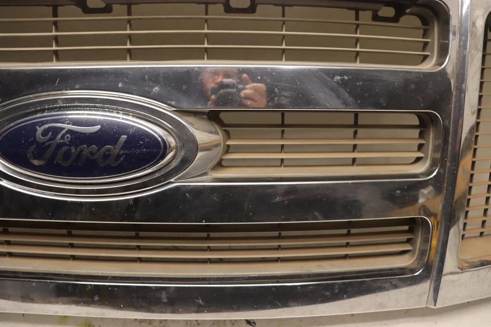 Ford F250 Super Duty 2008-2010 parrilla principal delantera cromada OEM Foto 4 de 4