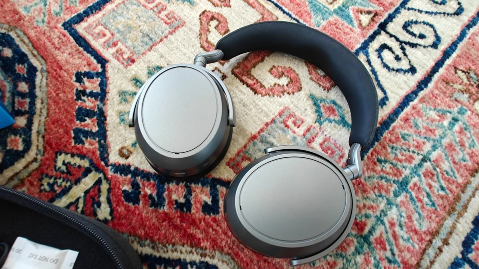 Sennheiser Momentum 4 Wireless, foto 3 di 4