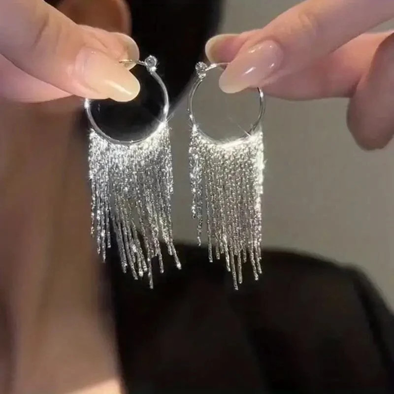 Sparkling Tassel Design Dangle Earrings