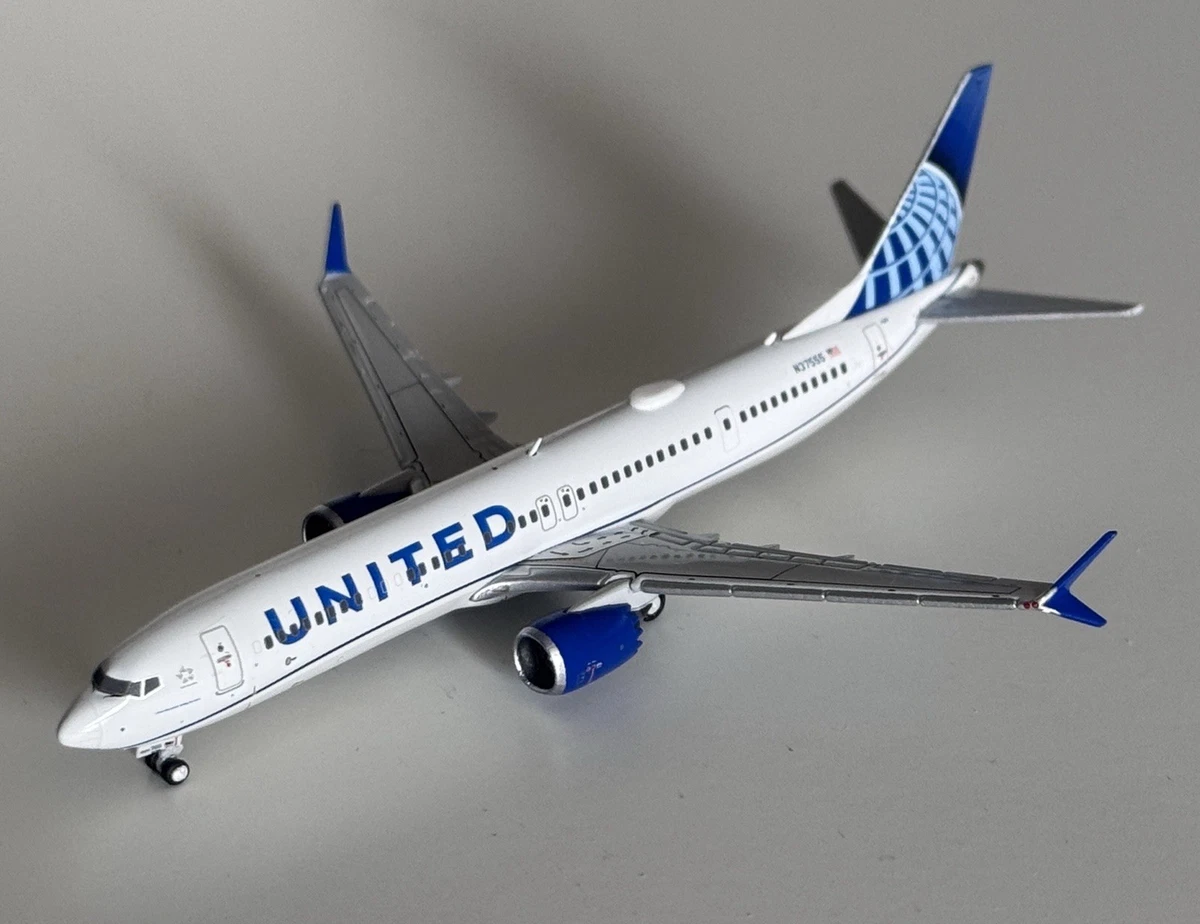GeminiJets Boeing 737 1:400 Contemporary Diecast Aircraft