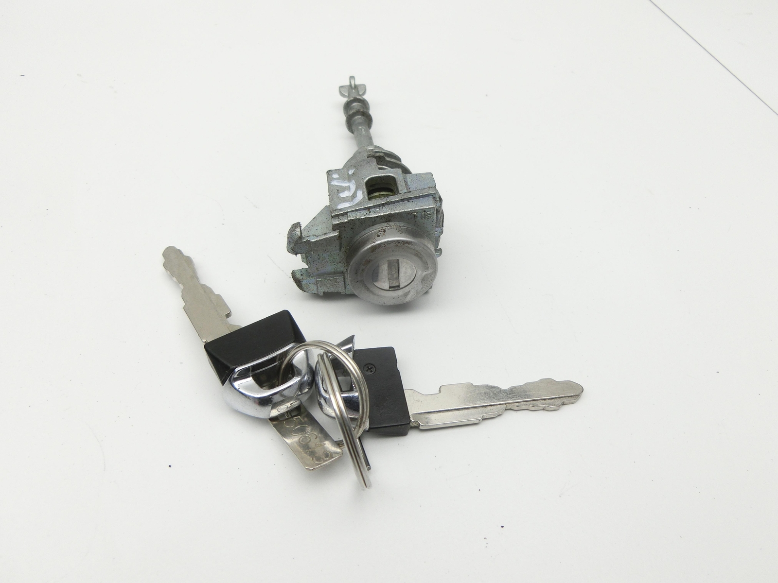 LST Schließzylinder Türschloss - Für Linkslenker Ab 2010 Mit Schlüssel