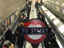 PHOTO  LONDON UNDERGROUND TO STREET (2)