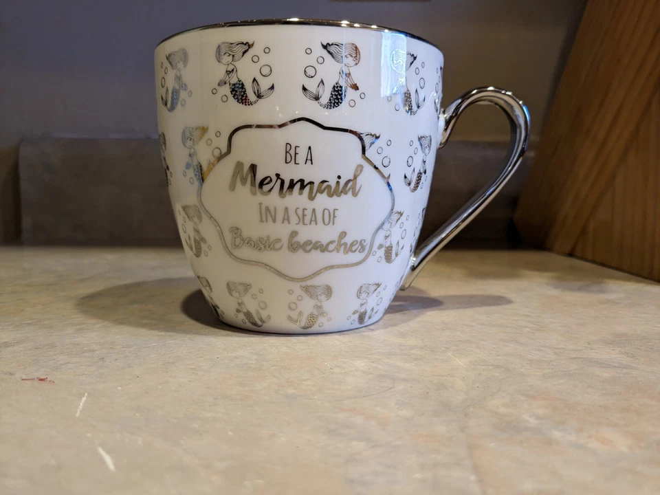 10 Strawberry Street "Sé una sirena en un mar lleno de playas básicas" café... Foto 3 de 4