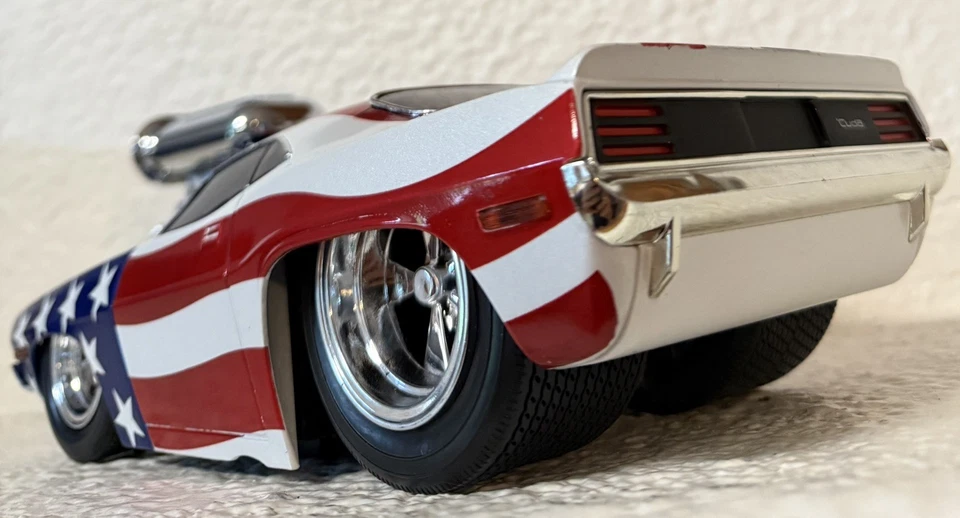 Custom Slammed 1/18 Muscle Machines 70 Cuda Stars & Stripes USA Flag - Image 3 of 4