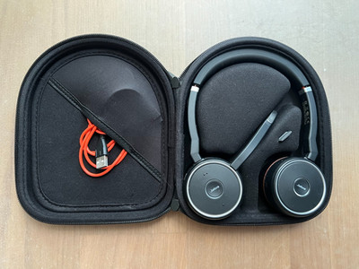 Jabra Evolve 75 UC Stereo Kabelloses Headset mit Ladestation (7599-838-199)