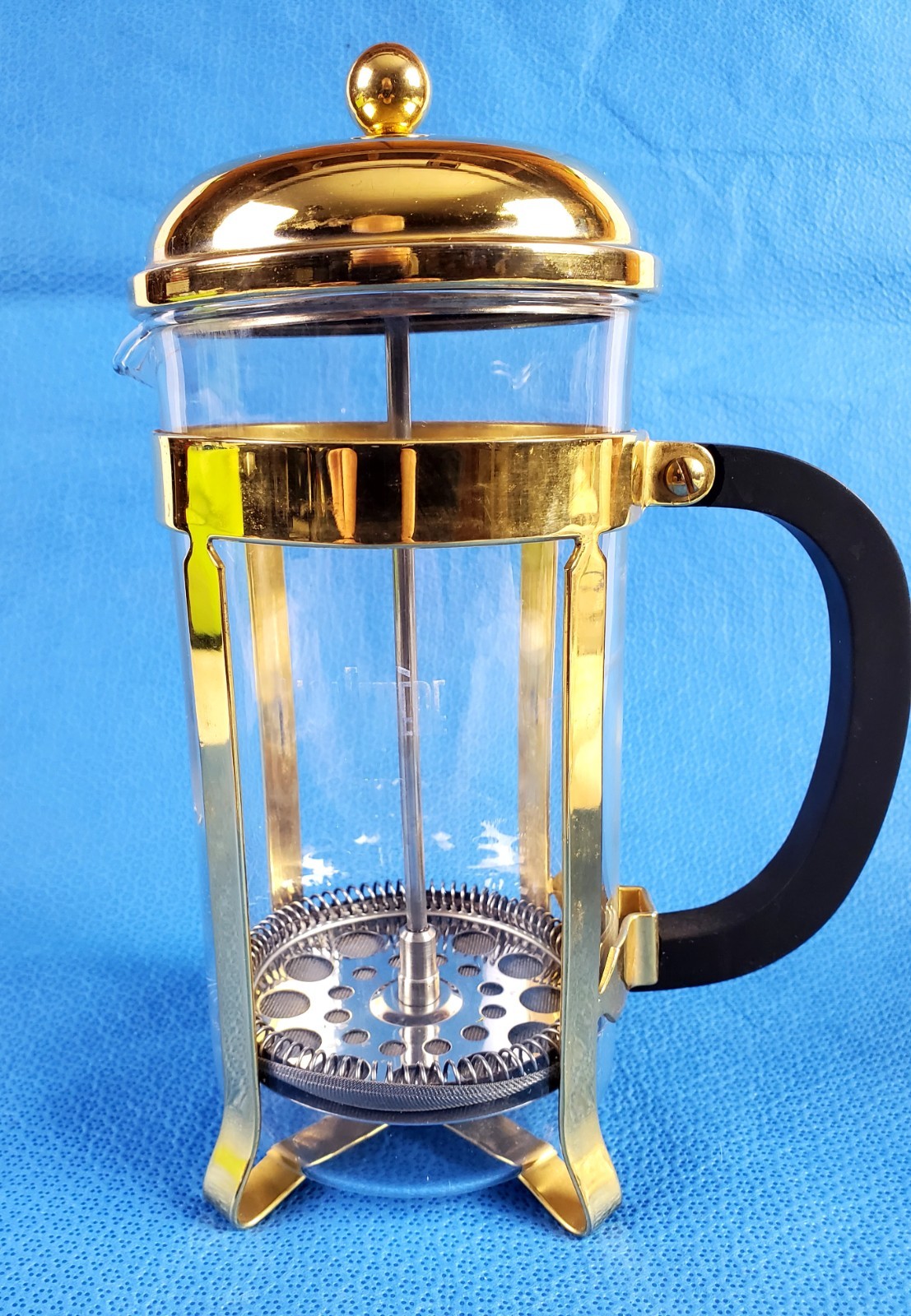 8 Cups Gold Tone