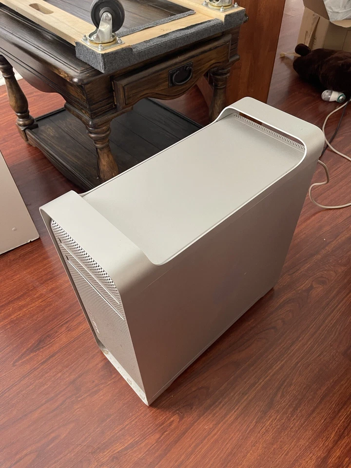 Mac Pro 1,1 (2006) 2x Intel Xeon Dual Core 2.66 GHz - 250GB  32GBRAM - Image 3 of 4