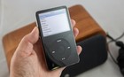Apple iPod a1136 30 Gb Black -Not at factory settings with Vers Speaker & Remote