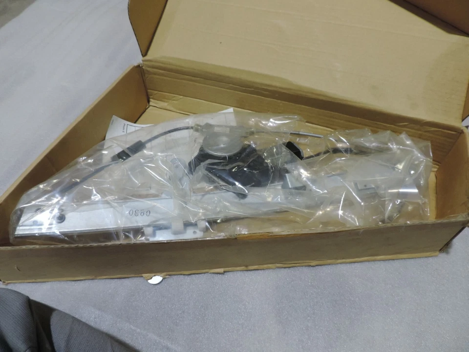 Power Window Motor and Regulator Assembly Front Left fits 92-96 Toyota Camry - Image 2 of 3