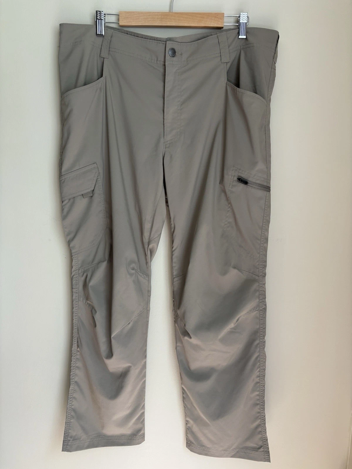 Columbia Omni-Shade Sun Protection Tan Cargo Pants Mens 40x30 Hiking Outdoor