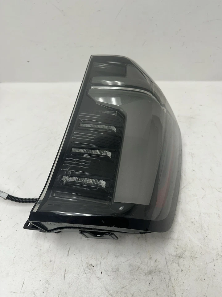 2025 雪佛兰雪佛兰 Suburban Tahoe 全 LED 右右手乘客尾灯 原始设备制造商 — 第 3/4 张图片